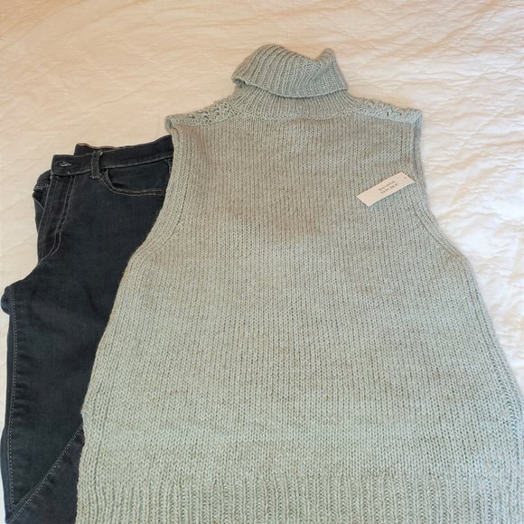 Banana Republic Shell Turtle Neck Sweater - Picture 7 of 7